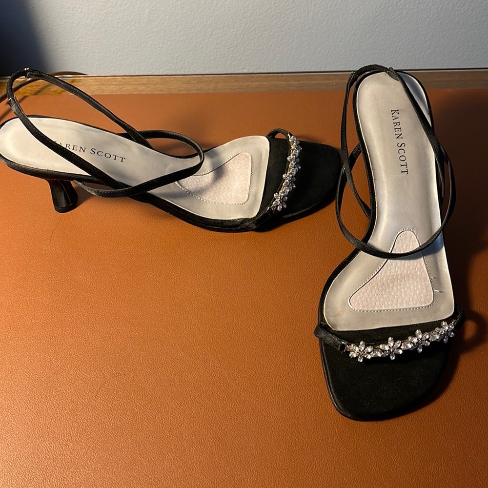 New unused slinky evening shoe
